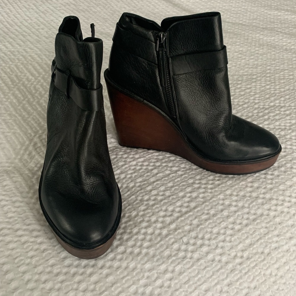 DOLCE VITA ‘Colie’ Black Leather Wedge Bootie 10